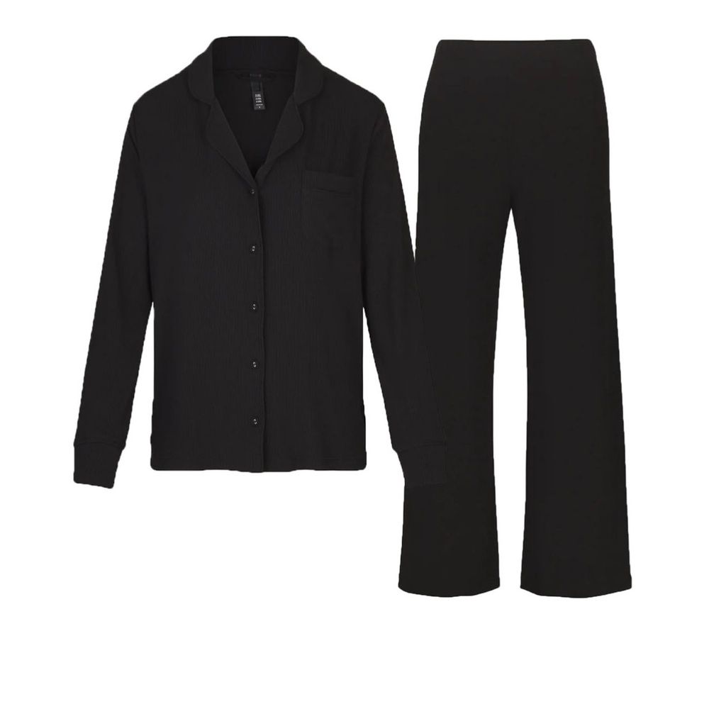 SKIMS Soft Lounge Sleep Set in Onyx, Women’s size medium. NWOT!!!